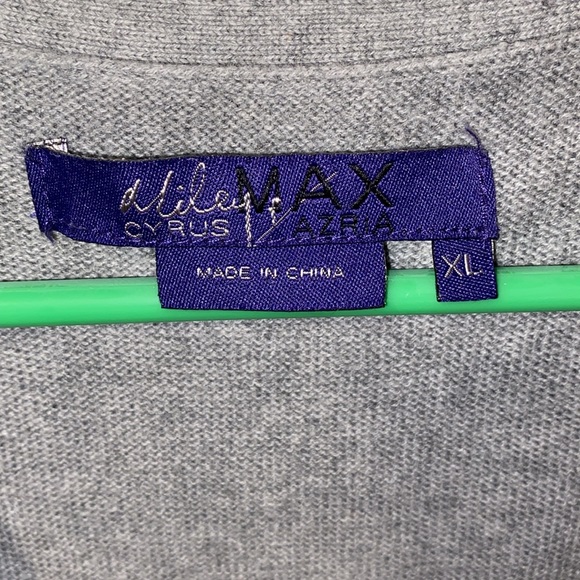 Miley Cyrus and Max Azria Vest - Picture 2 of 5